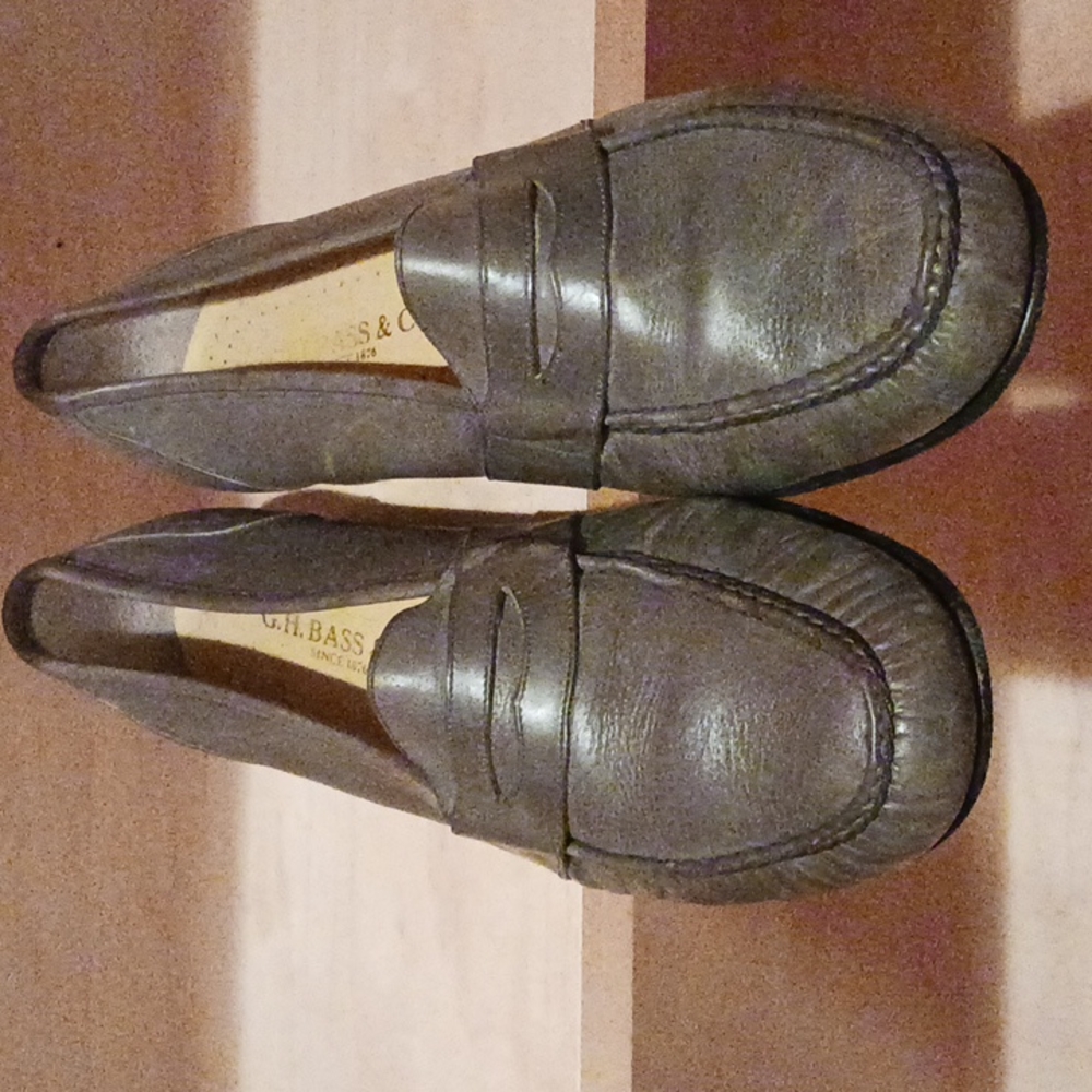 GH BASS SIZE 11 OLIVE/GREY PENNY LOAFERS